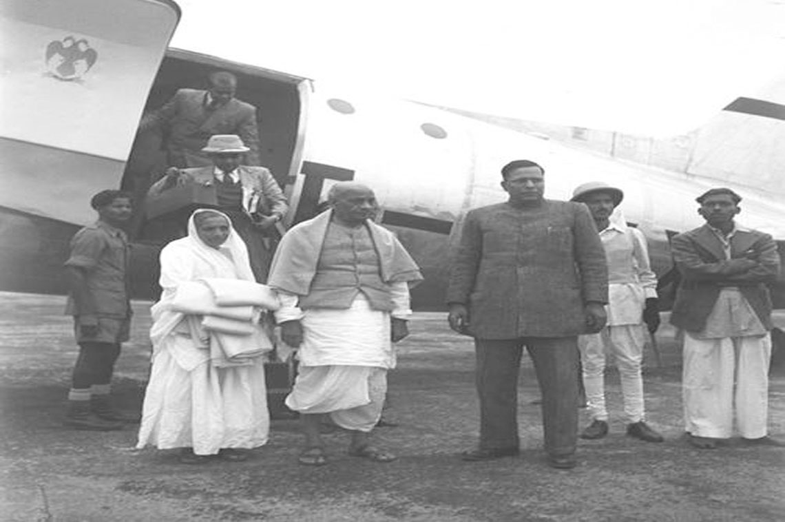 Prime Minister of Odisha Dr Harekrushna Mahtab receiving Sardar Ballabh Bhai Patel at Bhubaneswar Airport on his visit to Odisha in 1947