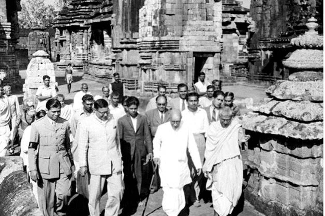 Prime Minister of Odisha, Dr H.K Mahatab with Dr C Rajgopalchari during a visit to Lingaraj Temple at Bhubaneswar in 1949. 
