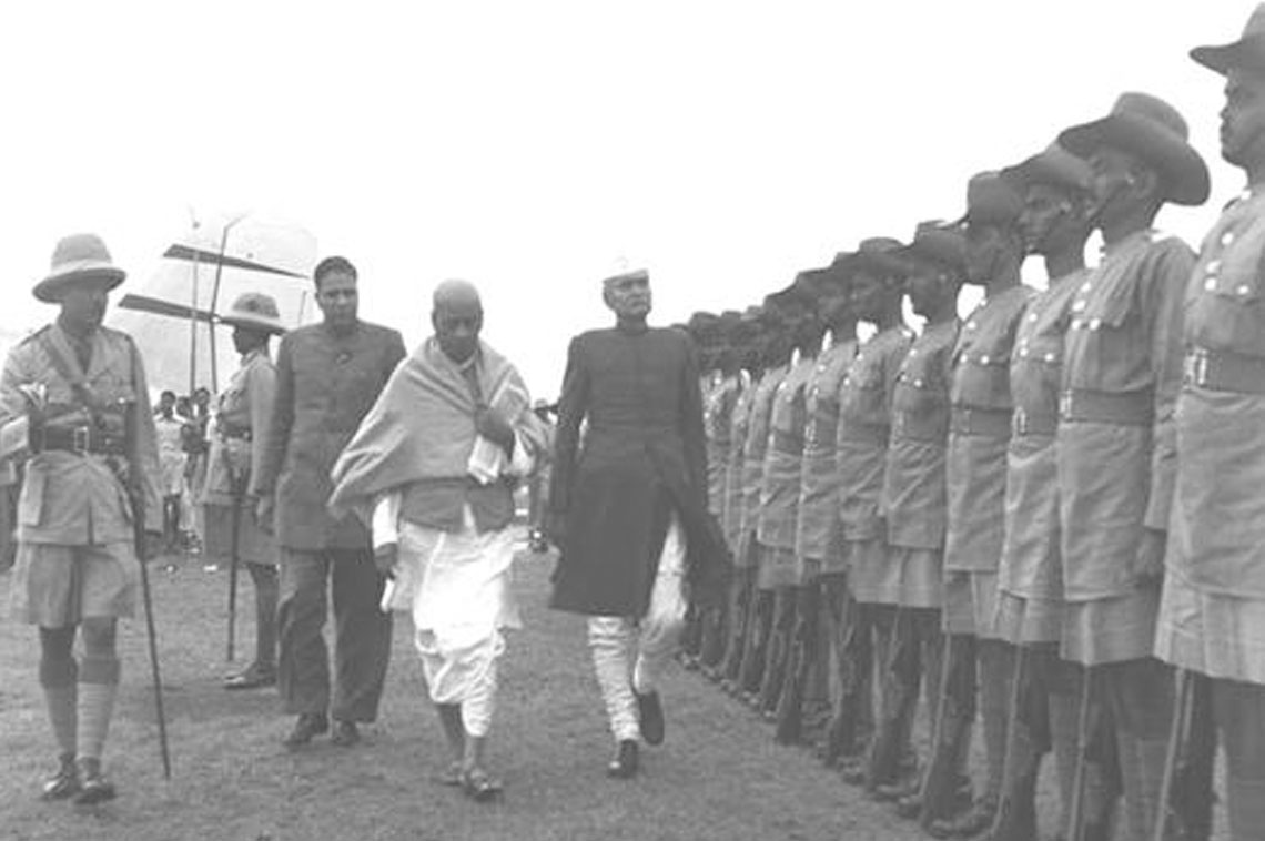 Dr H.K Mahatab giving guard of honour to Sardar Ballabh Bhai Patel by Odisha Police at Bhubaneswar Airport during his visit to Odisha in 1947 
