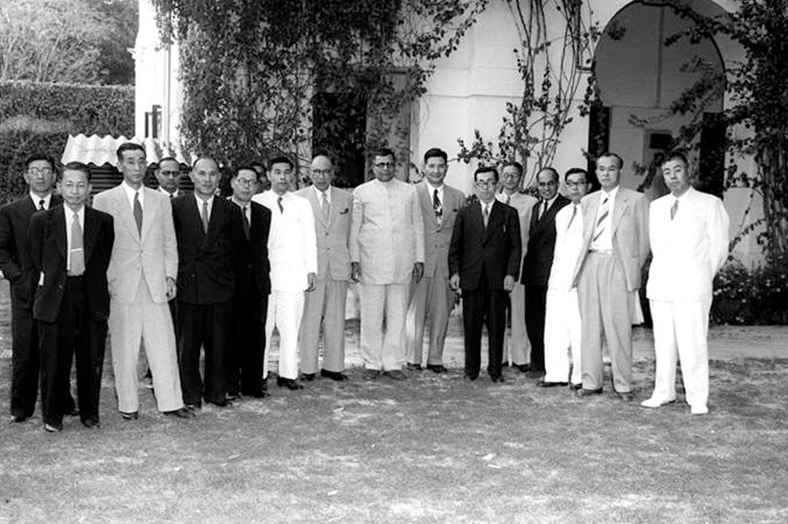 Dr H.K. Mahtab, Minister for Commerce & Industry. Government of India, held a reception in New Delhi, on March 13, 1952, to meet the members of the Japanese Industrial Mission led by Mr. Taizo Ishizaka (President of the Fujitsu Ltd.). The Mission was on brief visit to India to explore the possibility of cooperating the Industrial development of India and to find out the scope for the various capital goods manufactured by Japan. Group photo taken at the reception. 

 
