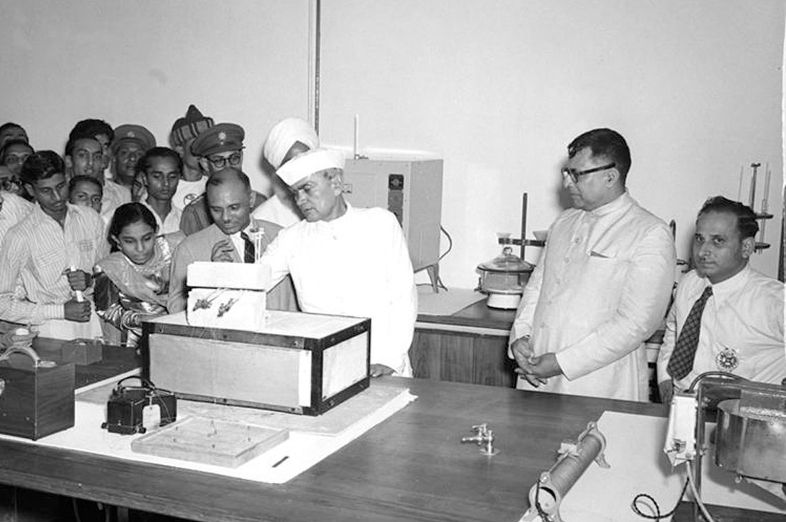  India’s fourth National Laboratory, the Central Glass and Ceramic Research Institute, was formally opened by August 27, 1950 at Jadavpur near Calcutta by the Union Industry Minister Shri Harekrushna Mahtab, Chief Minister of West Bengal. Dr. K.N. Katju, Governor of West Bengal presided.Photo shows Dr. Katju inspecting the departments in the Institute. 