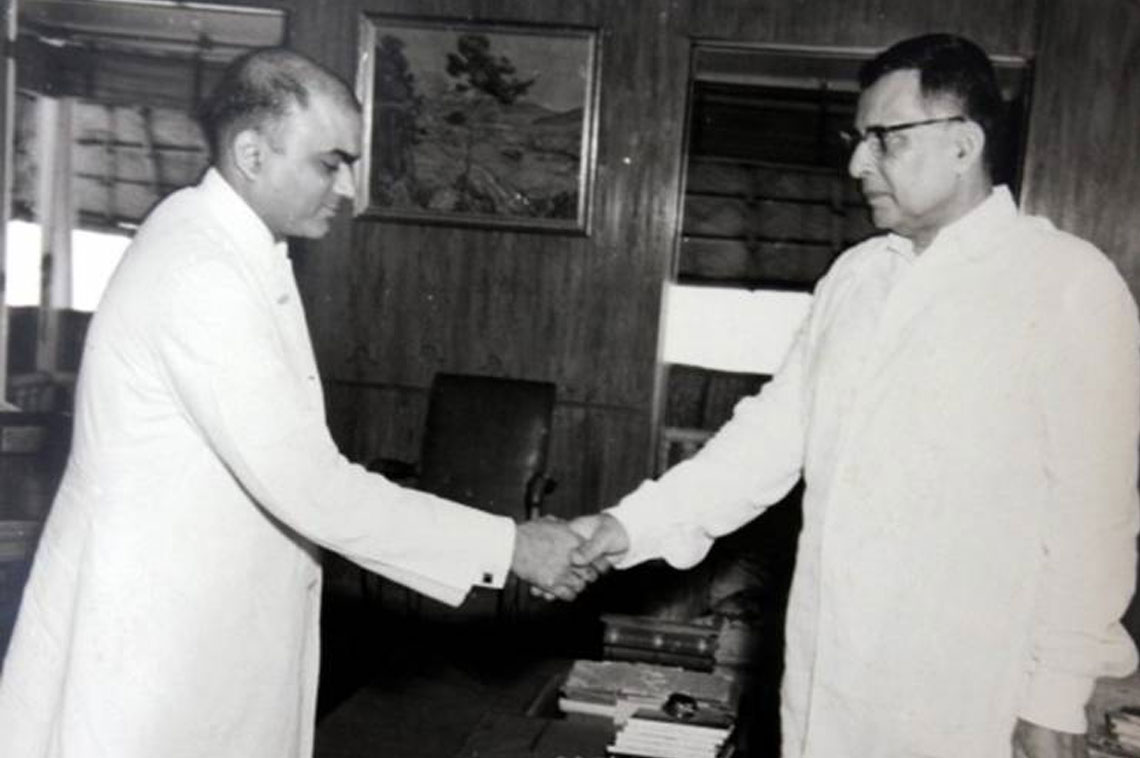Dr H.K Mahtab meeting a delegate at his office as Union Industry Minister